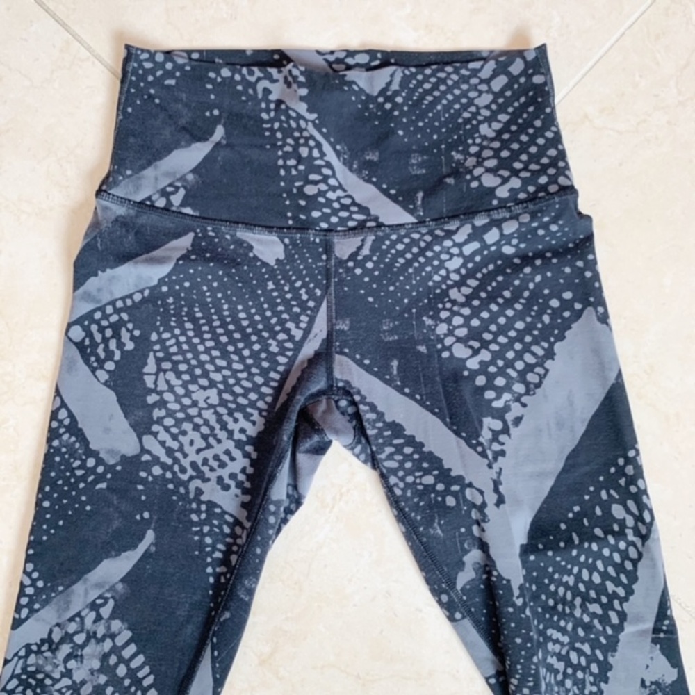 Lululemon 7/8 Length Static Mist Athletic Pants